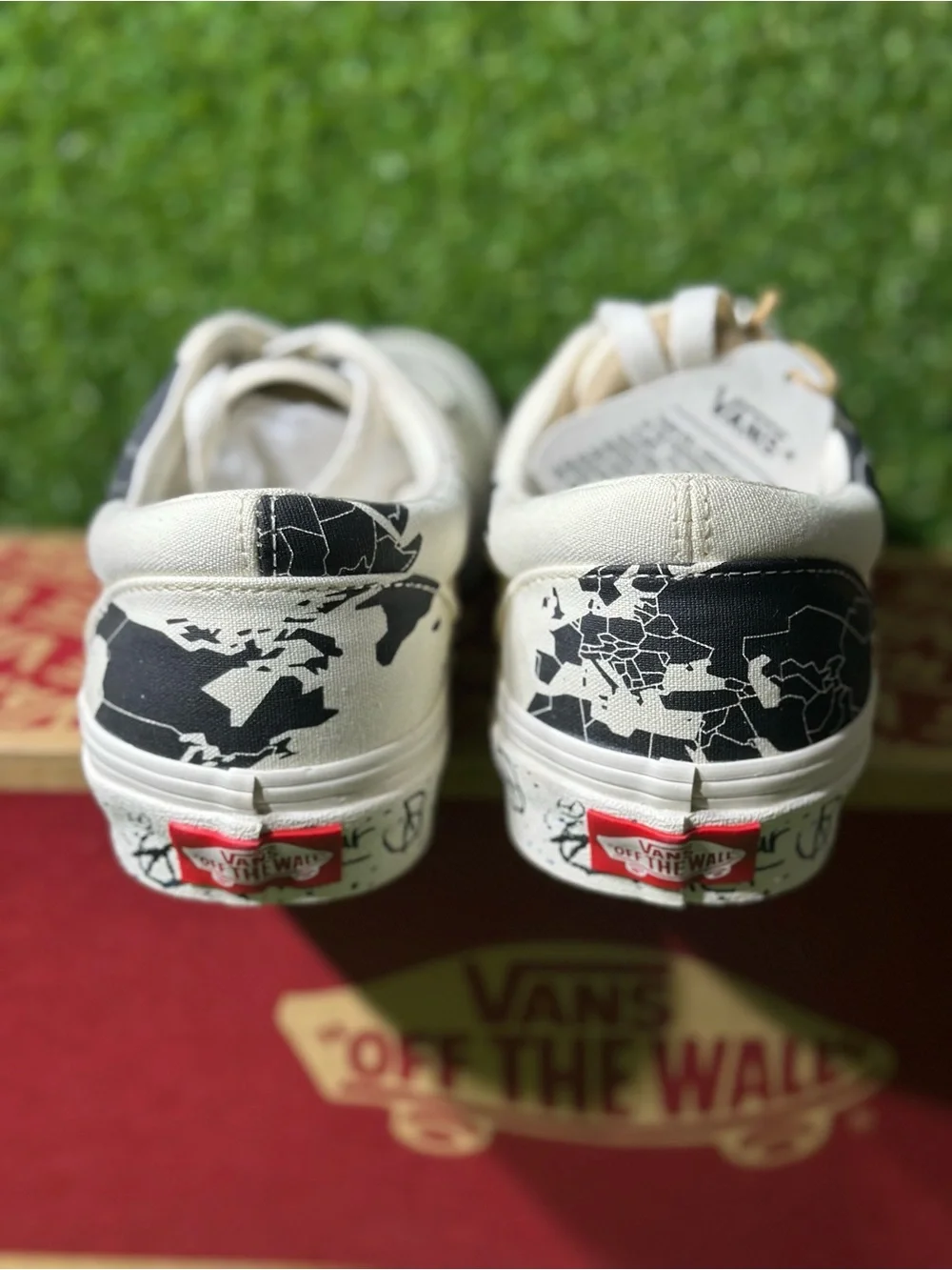 VANS SAVE OUR PLANET X ERA, CLASSIC WHITE/ BLACK, MENS 5/WOMEN 8.5, VN0A4BV4TGP